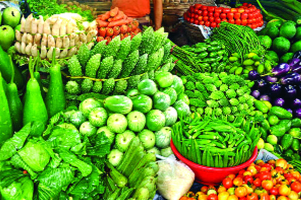 বৃষ্টিতে বাজার চড়া