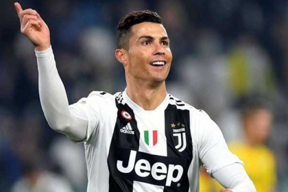 বিশ্বের প্রথম ব্যক্তি হিসেবে অনন্য রেকর্ড রোনালদোর