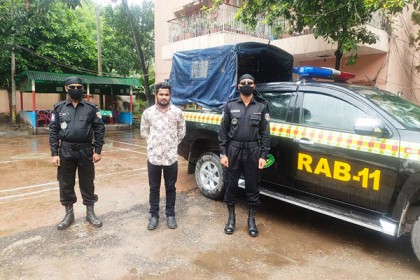 কুমিল্লায় রিভলবার গুলিসহ ৯ মামলার আসামি গ্রেফতার 