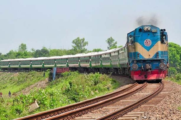সড়কে যানজট এড়াতে গাজীপুর থেকে ঢাকায় ট্রেন চলাচল শুরু

