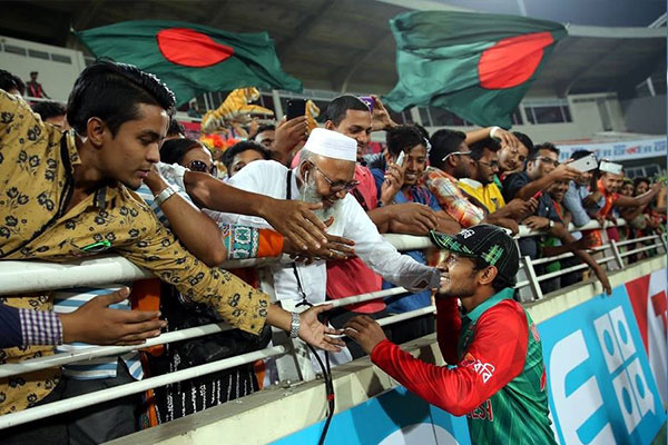বিশ্ব বাবা দিবসে মুশফিকের ‘অন্যরকম’ বার্তা