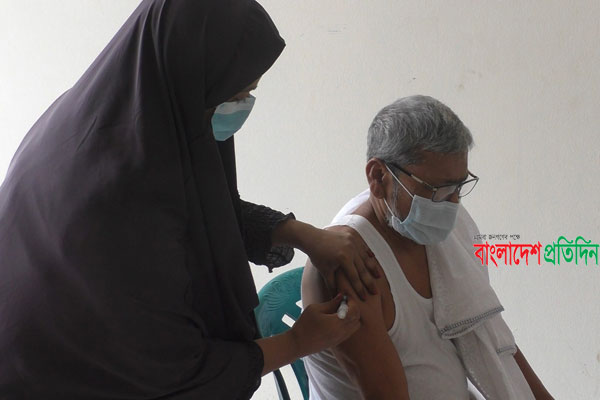 কাল থেকে ঢাকার ৩টি কেন্দ্রে দেওয়া হবে ফাইজারের করোনা টিকা