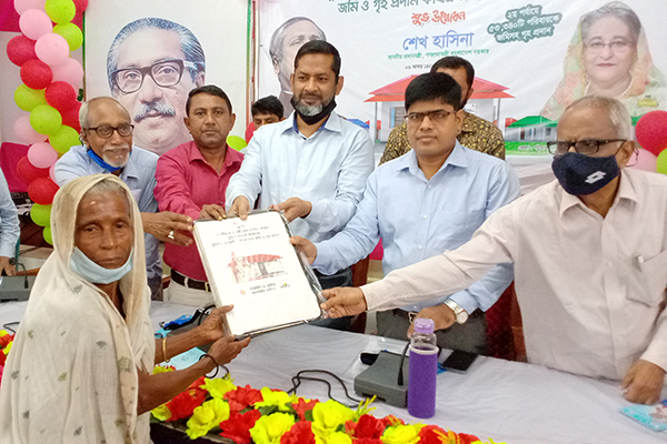 গলাচিপায় ঘর পেল ৫০০ ভূমিহীন ও গৃহহীন পরিবার