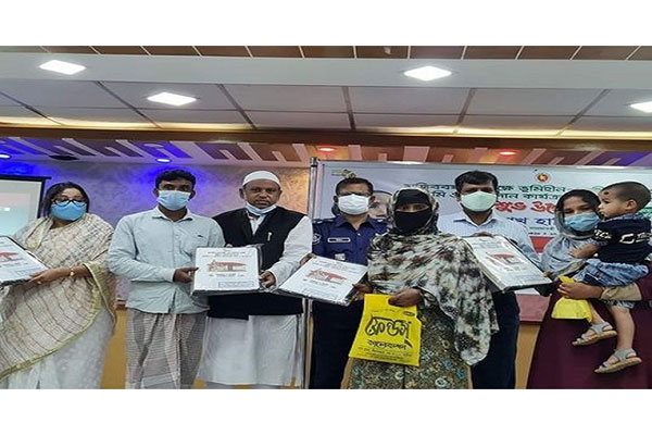 নাটোরে বাড়ি পেল ১৩৮১ পরিবার
