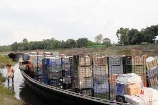 নদী পথে নলডাঙ্গা থেকে ঢাকায় যাচ্ছে আম