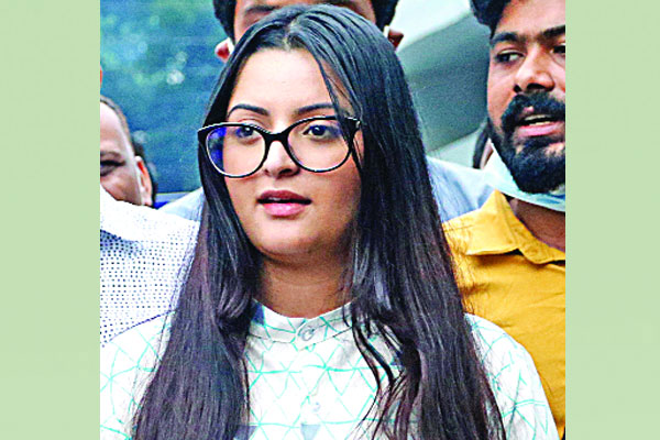 এবার বনানী ক্লাব ভাঙচুরের অভিযোগ পরীমণির বিরুদ্ধে