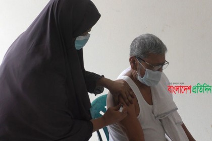কাল থেকে ঢাকার ৩টি কেন্দ্রে দেওয়া হবে ফাইজারের করোনা টিকা