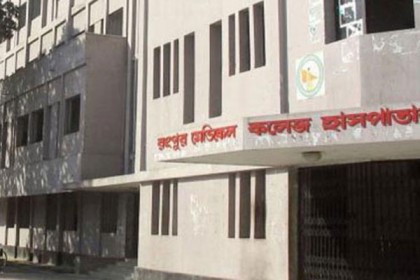 রমেকে ৪ হাত-পা বিশিষ্ট নবজাতক, ঋণের বোঝা নিয়ে বাড়ি ফিরলেন বাবা