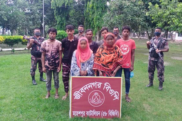 চুয়াডাঙ্গা সীমান্ত দিয়ে ভারতে প্রবেশের সময় শিশুসহ আটক ৮