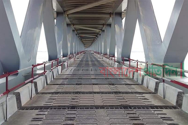 পদ্মা সেতুতে রেলওয়ে স্লাব বসানো সম্পন্ন