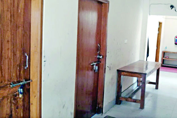 সাত জেলার সব অফিস বন্ধ জরুরি সেবা ছাড়া

