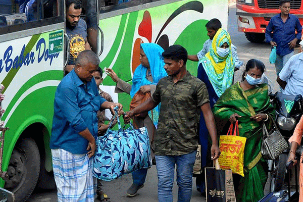গণপরিবহনে যাত্রী বেশি, ভাড়াও বেশি

