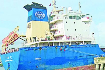 জব্দ করা ইরানের বিটুমিন চোরাই পথে খালাস হলো আমিরাতের নামে