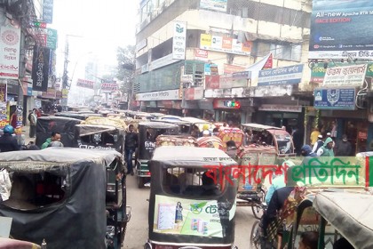 মোটরচালিত রিকশা বন্ধের সিদ্ধান্তে রংপুরে অনেকেই ক্ষুব্ধ
