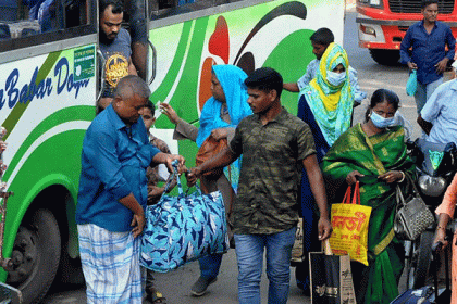 গণপরিবহনে যাত্রী বেশি, ভাড়াও বেশি

