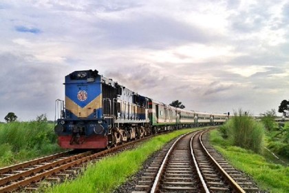 সাত জেলায় ‘লকডাউন,’ ট্রেন চলবে যেভাবে 

