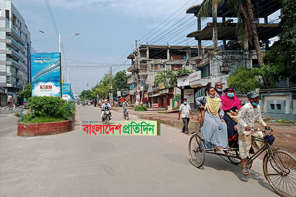 খুলনায় সপ্তাহব্যাপী লকডাউন শুরু, নানা অজুহাতে পথে নামছে মানুষ