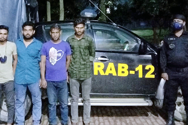 শাজাহানপুরে ৪ মাদক ব্যবসায়ী গ্রেফতার
