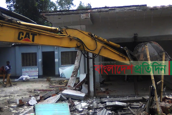কাহারোলে অবৈধ স্থাপনা উচ্ছেদ অভিযান
