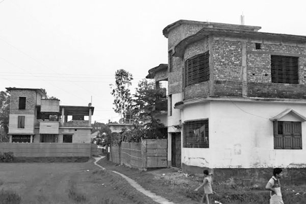 রাজারহাটে আইন না মানায় কমছে ফসলি জমি