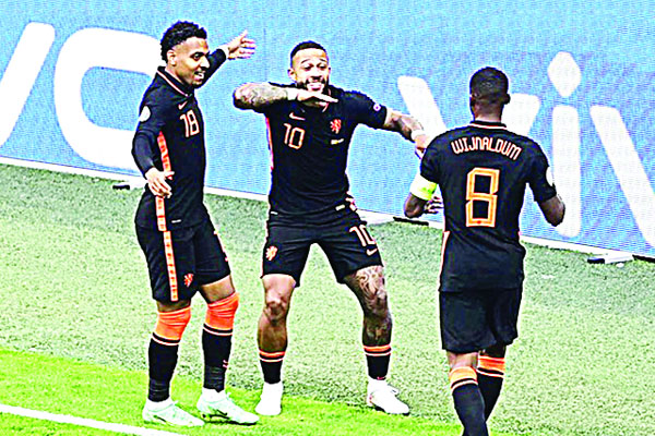 মেসিডোনিয়াকে উড়িয়ে দিল নেদারল্যান্ডস