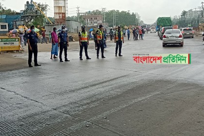 ঢাকা-টাঙ্গাইল মহাসড়কে গণপরিবহন চলাচল বন্ধ