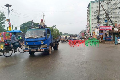 গাজীপুরে লকডাউন অমান্য করে চলছে গাড়ি
