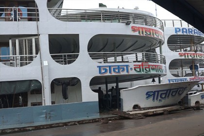 দক্ষিণাঞ্চল থেকে ঢাকাগামী লঞ্চ বন্ধ, বেকায়দায় যাত্রীরা