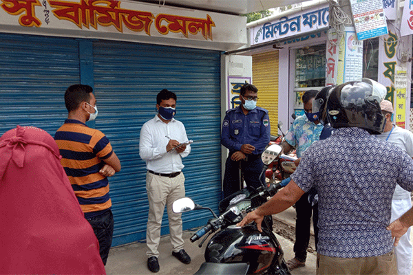 লকডাউনের প্রথম দিনে জীবননগরে ভ্রাম্যমাণ আদালতে জেল-জরিমানা