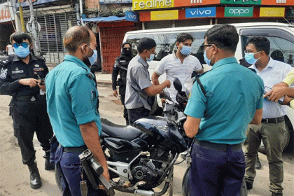 খুলনায় স্বাস্থ্যবিধি না মানায় ১১১ জনের জেল-জরিমানা