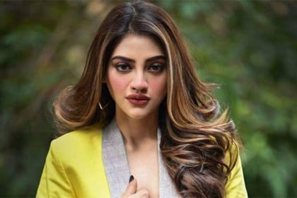 এবার লোকসভায় নুসরাতের নামে নালিশ!