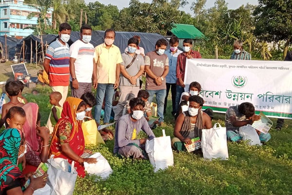বগুড়ায় বেদে সম্প্রদায়ের পাশে দাঁড়াল ‘পরিবেশ উন্নয়ন পরিবার’