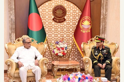 সেনাবাহিনীকে জনগণের প্রয়োজনে পাশে দাঁড়ানোর আহ্বান রাষ্ট্রপতির

