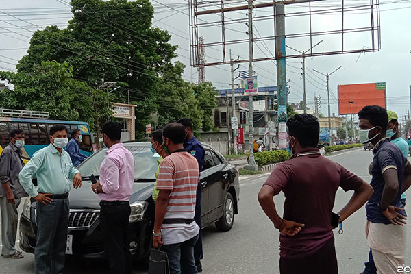 চুয়াডাঙ্গায় সরকারি বিধি-নিষেধ অমান্য করায় ১১ জনের জরিমানা