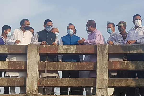 চাক্তাই খালের সংকীর্ণ মুখ দেখে ক্ষুব্ধ স্থানীয় সরকার মন্ত্রী

