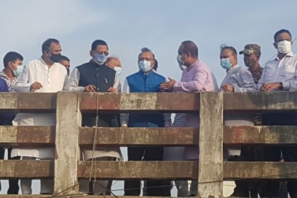 চাক্তাই খালের সংকীর্ণ মুখ দেখে ক্ষুব্ধ স্থানীয় সরকার মন্ত্রী

