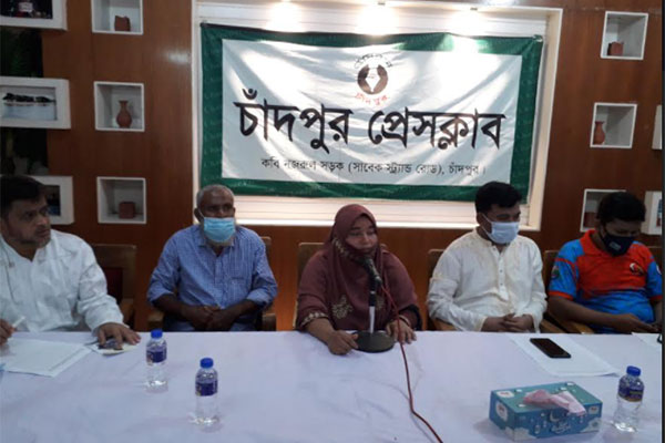 চাঁদপুরে মেয়েকে ফিরে পেতে মায়ের সংবাদ সম্মেলন