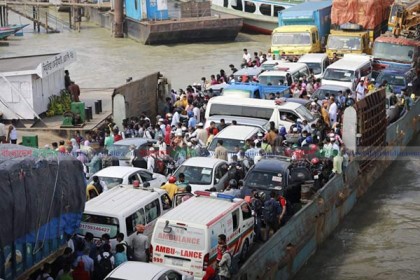 দূরপাল্লার যান বন্ধ, ভেঙে ভেঙে যাচ্ছে যাত্রীরা


