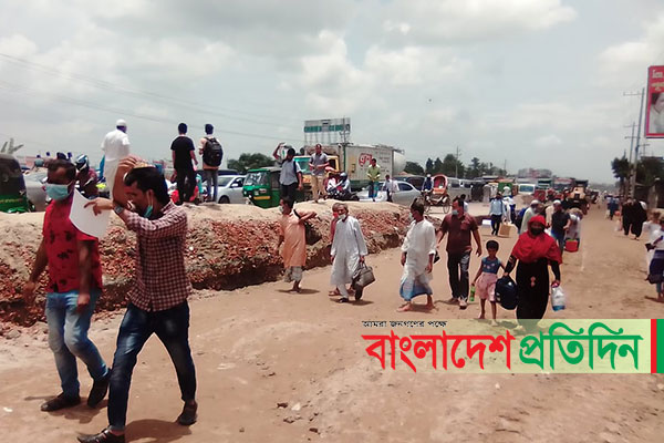 বাড়ি ফিরতে মানুষের ঢল, পথে পথে ভোগান্তি, পায়ে হেঁটে গন্তব্যে