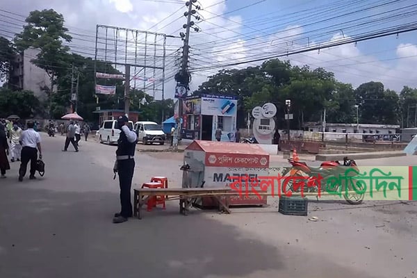 গোপালগঞ্জে লকডাউনে কোনো বিধিনিষেধ মানছেন না সাধারণ মানুষ