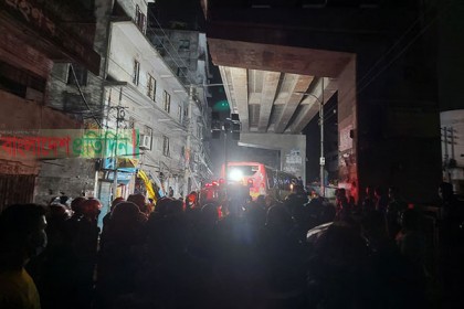 মগবাজারে বিকট শব্দে বিস্ফোরণ

