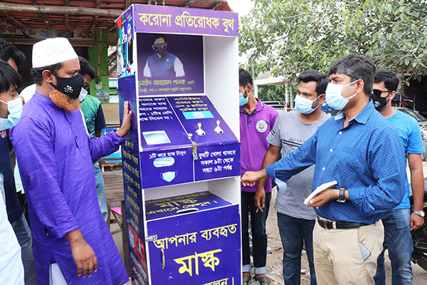 প্রতিমন্ত্রী পলকের উদ্যোগে করোনা প্রতিরোধক বুথ 