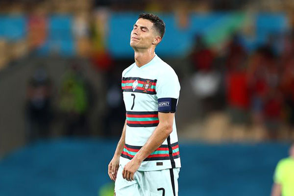 শেষ ইউরো খেলে ফেললেন রোনালদো?
