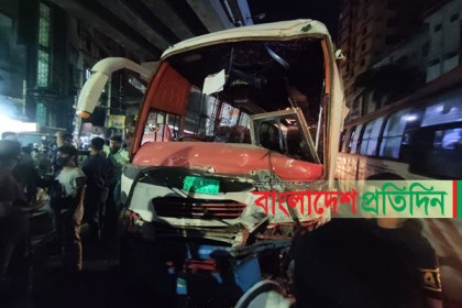 ‘বাসেই বসে ছিলাম, হঠাৎ বিকট শব্দের পর দেখি ভাঙা গ্লাসে শরীর কেটে-ছিঁড়ে গেছে’
