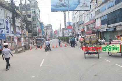 লকডাউনের প্রথম দিনে রংপুরে ব্যবসা প্রতিষ্ঠান খোলা