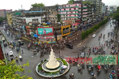 চট্টগ্রামে বাড়তি ভাড়া, ভোগান্তিতে সাধারণ যাত্রীরা