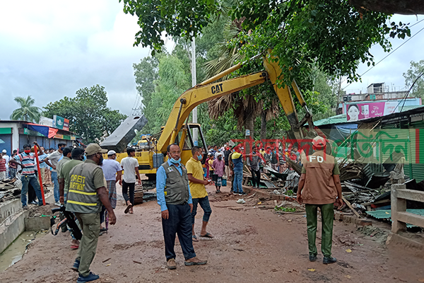 কালিয়াকৈরে বন বিভাগের উদ্যোগে অবৈধ দোকান উচ্ছেদ