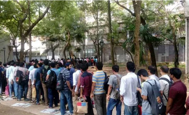 এ বছরও চাকরিপ্রার্থীদের সরকারি চাকরির বয়সে ছাড় আসছে

