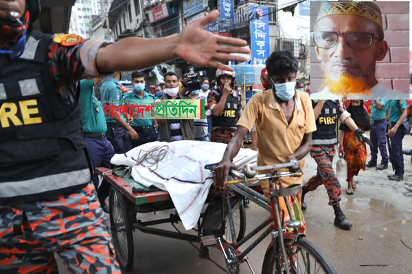 খোঁজ মিলেছে নিরাপত্তাকর্মীর, মরদেহ বিস্ফোরিত ভবনেই ছিল

