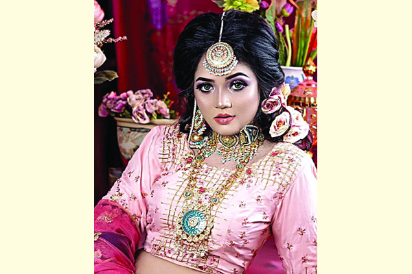 নতুন গান নিয়ে বর্ষা